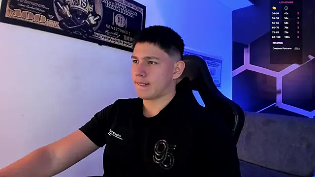 Snapshot of JamesCr_ chatting on September 9, 2:55 am JamesCr  online show from September 9, 2:55 am