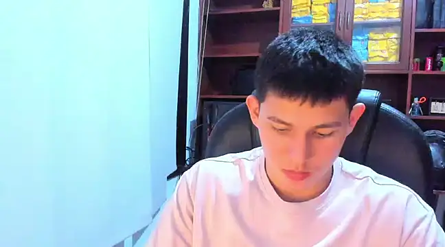 Snapshot of JamesCr_ chatting on February 28, 12:54 am JamesCr  online show from February 28, 12:54 am