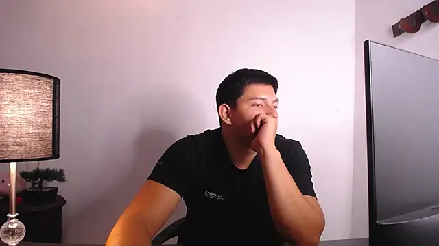 Snapshot of JamesCr_ chatting on October 3, 4:06 am JamesCr  online show from October 3, 4:06 am