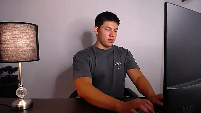 Snapshot of JamesCr_ chatting on October 2, 4:05 am JamesCr  online show from October 2, 4:05 am