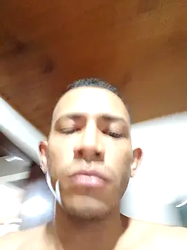 Snapshot of Mineirinho043 chatting on February 22, 9:53 pm Mineirinho043 online show from February 22, 9:53 pm