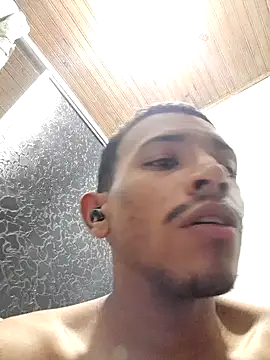 Snapshot of Mineirinho043 chatting on March 8, 1:59 am Mineirinho043 online show from March 8, 1:59 am