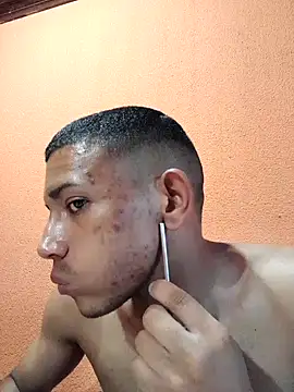 Snapshot of Mineirinho043 chatting on February 20, 9:42 pm Mineirinho043 online show from February 20, 9:42 pm