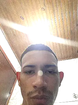 Snapshot of Mineirinho043 chatting on February 25, 12:36 am Mineirinho043 online show from February 25, 12:36 am