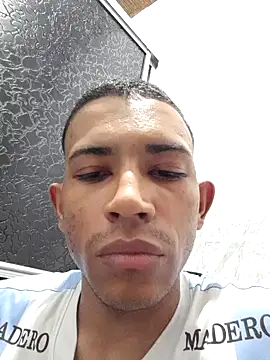 Snapshot of Mineirinho043 chatting on February 19, 10:53 pm Mineirinho043 online show from February 19, 10:53 pm