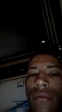 Snapshot of Mineirinho043 chatting on February 15, 12:54 pm Mineirinho043 online show from February 15, 12:54 pm