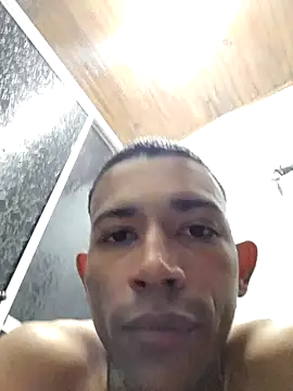 Snapshot of Mineirinho043 chatting on February 18, 8:58 pm Mineirinho043 online show from February 18, 8:58 pm