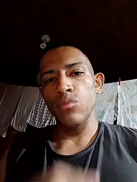 Snapshot of Mineirinho043 chatting on February 3, 4:57 am Mineirinho043 online show from February 3, 4:57 am