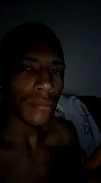 Snapshot of Mineirinho043 chatting on February 22, 8:29 am Mineirinho043 online show from February 22, 8:29 am