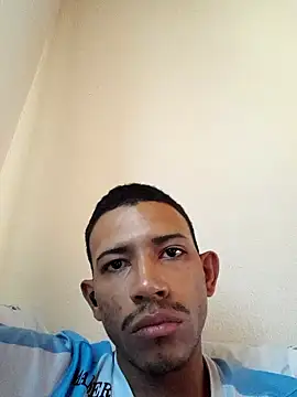 Snapshot of Mineirinho043 chatting on March 4, 1:28 pm Mineirinho043 online show from March 4, 1:28 pm