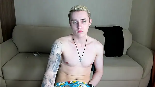 Snapshot of crazybottom99 chatting on March 20, 6:31 pm crazybottom99 online show from March 20, 6:31 pm