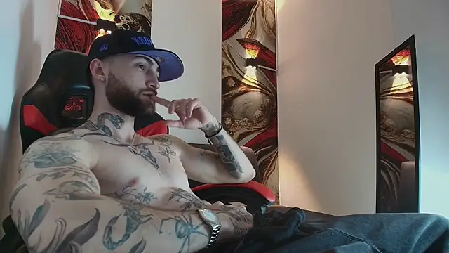 Luke davis01 online show from December 17, 1:40 pm