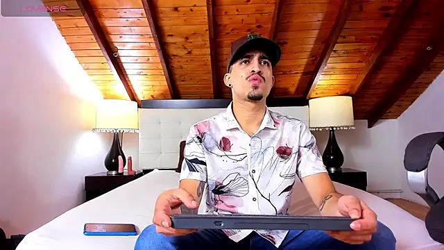 Sebastian Berne online show from February 13, 7:10 pm