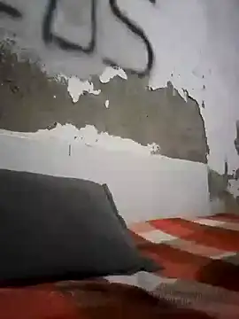 Snapshot of shuelldin chatting on March 6, 1:27 am shuelldin online show from March 6, 1:27 am