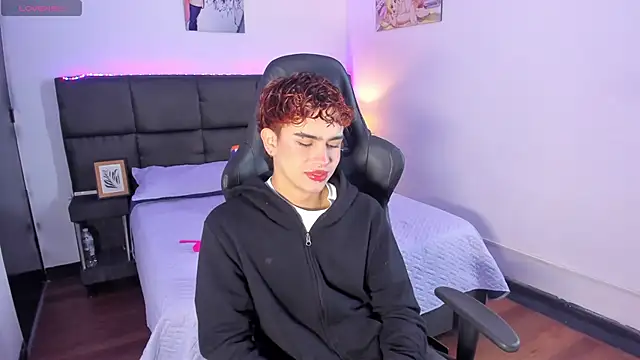 Aiiden 15 online show from November 15, 1:02 pm