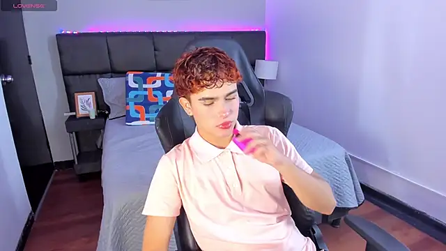 Aiiden 15 online show from December 15, 12:46 pm