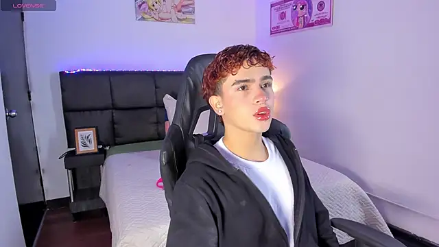 Aiiden 15 online show from November 24, 12:50 pm