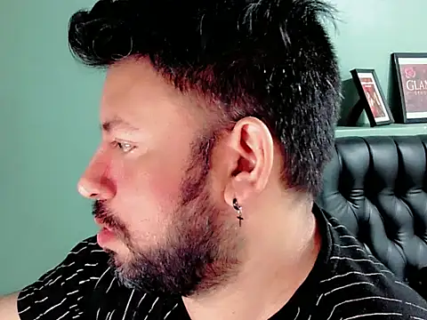 Snapshot of tonyglams chatting on October 31, 3:15 pm tonyglams online show from October 31, 3:15 pm