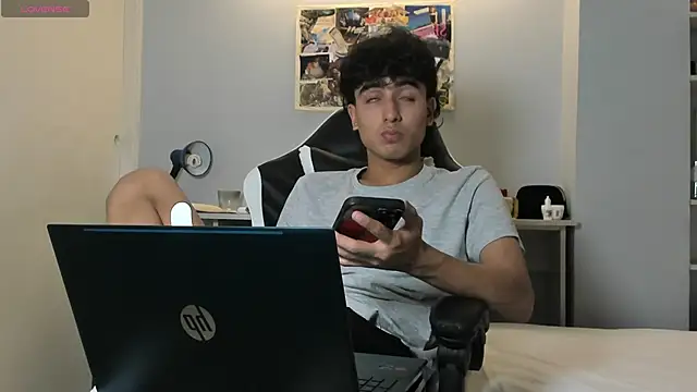 Snapshot of salvatore_montt chatting on March 4, 12:50 am salvatore montt online show from March 4, 12:50 am