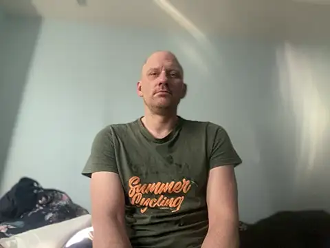 Krzysiekg123 online show from February 20, 10:05 am