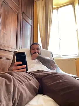 Snapshot of morfeoX chatting on October 16, 11:40 am morfeoX online show from October 16, 11:40 am