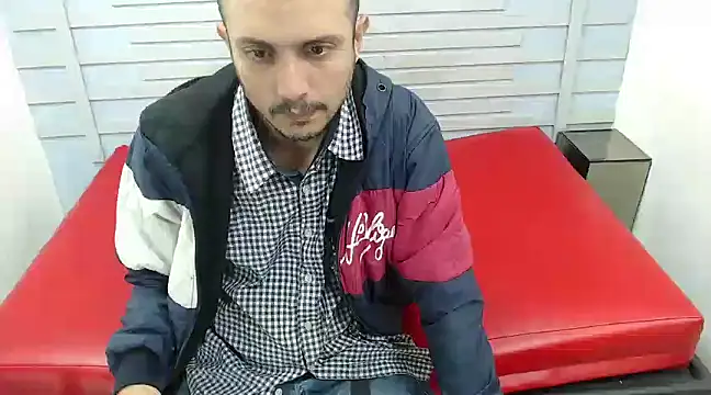 Snapshot of JhonTorres018 chatting on February 27, 7:15 pm JhonTorres018 online show from February 27, 7:15 pm