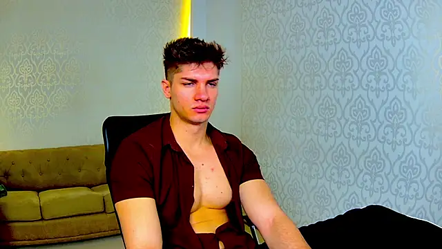 MaxKaiden online show from February 11, 6:29 am