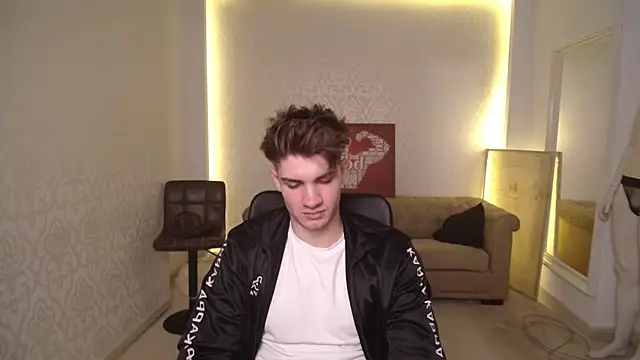 MaxKaiden online show from March 4, 5:21 am