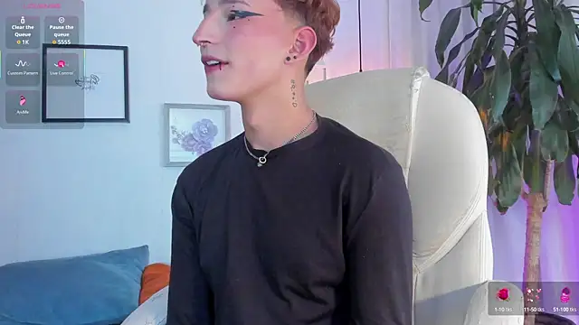 Snapshot of iiangel_ chatting on October 8, 3:44 am iiangel  online show from October 8, 3:44 am