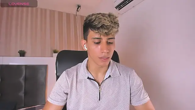 Allex Cano online show from February 26, 6:42 pm