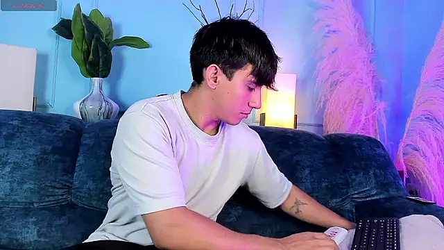 Allex Cano online show from January 8, 7:19 pm