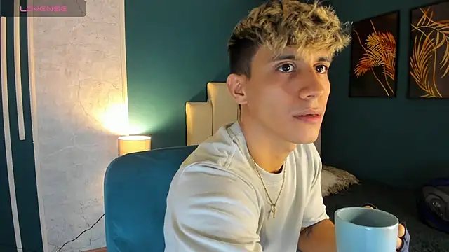 Allex Cano online show from March 2, 3:02 am