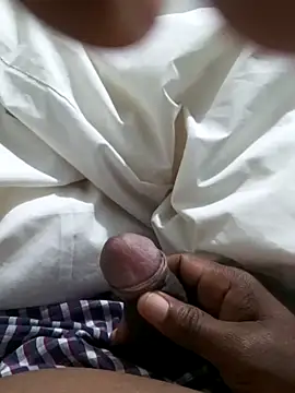 Snapshot of Mthondo-qinile chatting on February 26, 4:25 am Mthondo-qinile online show from February 26, 4:25 am