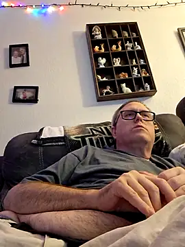 Snapshot of Smallone327 chatting on October 3, 4:39 am Smallone327 online show from October 3, 4:39 am