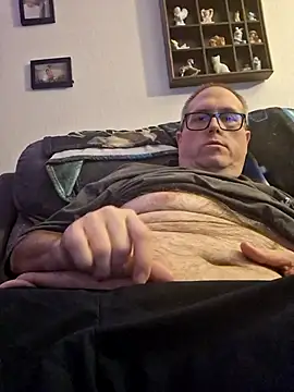 Snapshot of Smallone327 chatting on March 20, 3:34 am Smallone327 online show from March 20, 3:34 am