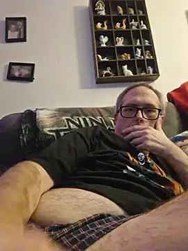 Snapshot of Smallone327 chatting on November 1, 6:17 am Smallone327 online show from November 1, 6:17 am