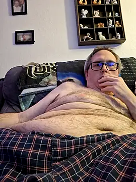 Snapshot of Smallone327 chatting on February 27, 3:36 am Smallone327 online show from February 27, 3:36 am