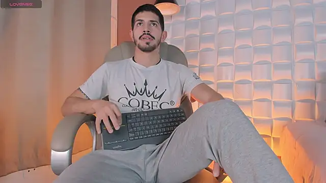 AlejandroStormm online show from March 4, 10:50 pm