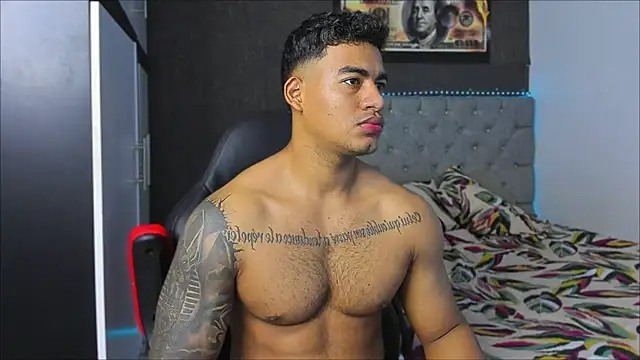 luigi hot  online show from November 30, 7:16 pm