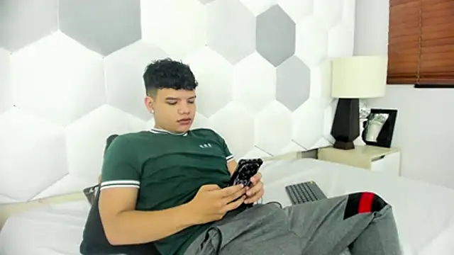 Axel Forte online show from April 8, 1:31 pm