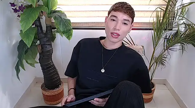 Snapshot of cod_dolll chatting on February 25, 9:02 pm cod dolll online show from February 25, 9:02 pm