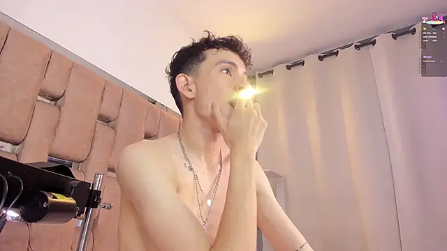 ValentinoMoreti online show from October 9, 3:28 pm