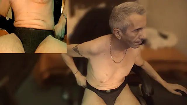 Snapshot of maxdaddy690 chatting on January 3, 9:26 pm maxdaddy690 online show from January 3, 9:26 pm