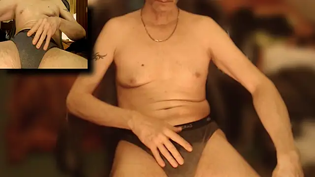 Snapshot of maxdaddy690 chatting on March 14, 1:48 am maxdaddy690 online show from March 14, 1:48 am