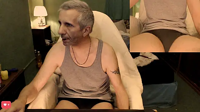 Snapshot of maxdaddy690 chatting on December 13, 9:52 pm maxdaddy690 online show from December 13, 9:52 pm