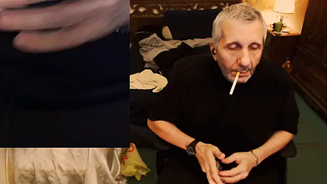 Snapshot of maxdaddy690 chatting on October 29, 10:56 pm maxdaddy690 online show from October 29, 10:56 pm