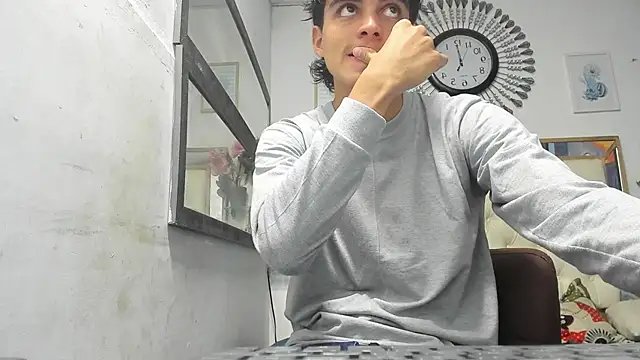 Snapshot of heiker_ chatting on March 17, 1:35 am heiker  online show from March 17, 1:35 am