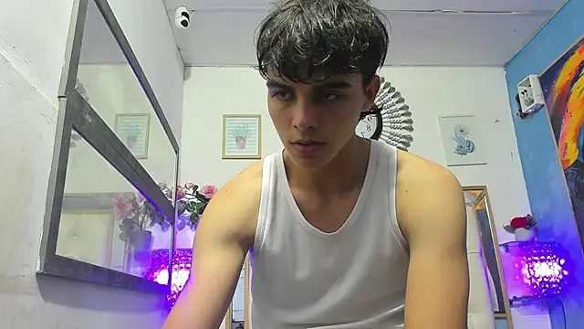 Snapshot of heiker_ chatting on March 18, 2:08 am heiker  online show from March 18, 2:08 am
