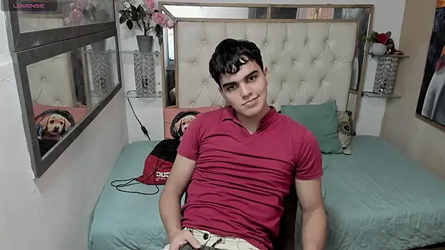 Snapshot of heiker_ chatting on September 17, 2:29 pm heiker  online show from September 17, 2:29 pm