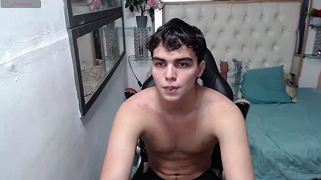 Snapshot of heiker_ chatting on September 19, 8:30 pm heiker  online show from September 19, 8:30 pm